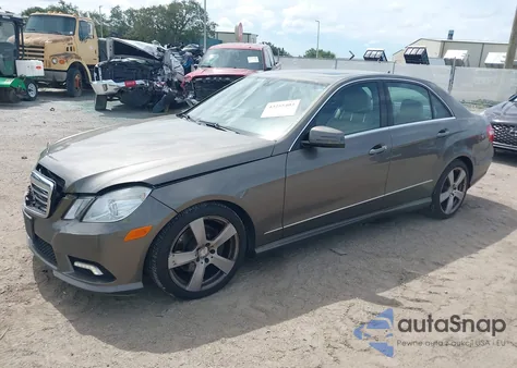 2011 Mercedes-Benz E 350 4Matic z USA, uszkodzony, nr VIN WDDHF8HB8BA361632